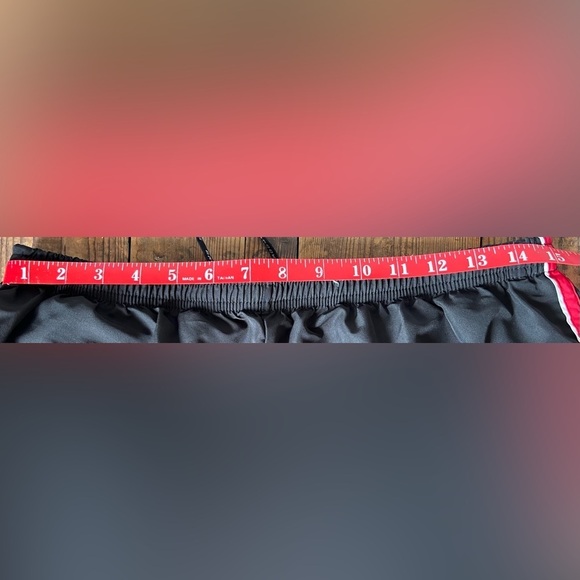 Brooks Women’s Waist 15 running shorts - Picture 6 of 6